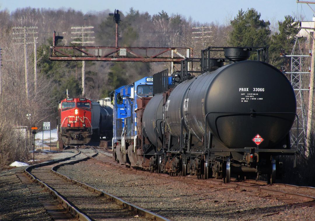 Trains Meet At LS&I Junction